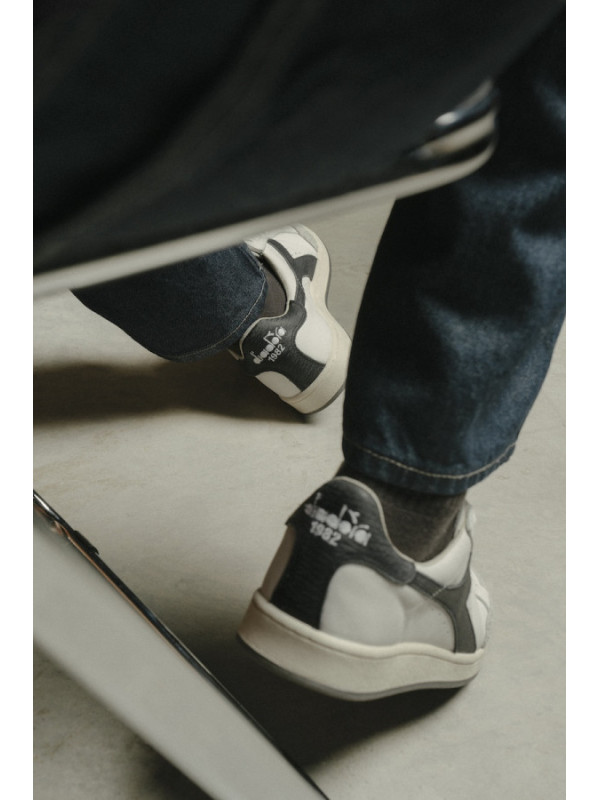 DIADORA HERITAGE PRESTIGE USED WHITE BLACK DIADORA HERITAGE PRESTIGE USED WHITE BLACK