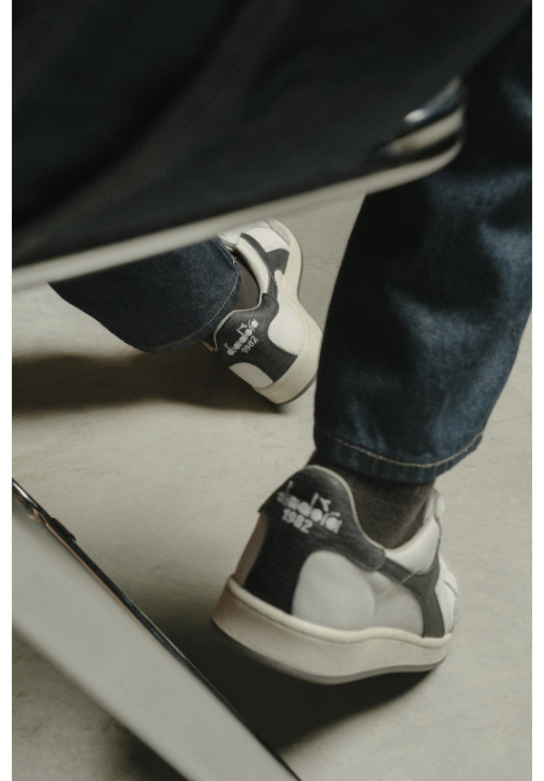 DIADORA HERITAGE PRESTIGE USED WHITE BLACK