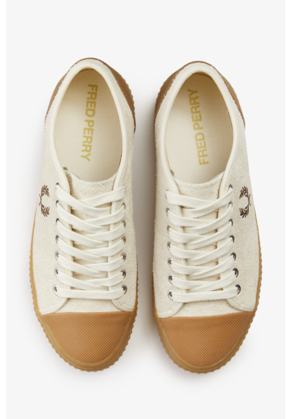 FRED PERRY HUGHES LOW TEXT SUEDE ECRU