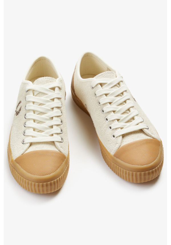 FRED PERRY HUGHES LOW TEXT SUEDE ECRU