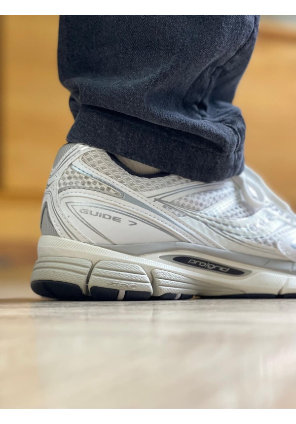 SAUCONY PROGRID GUIDE 7 WHITE BLACK