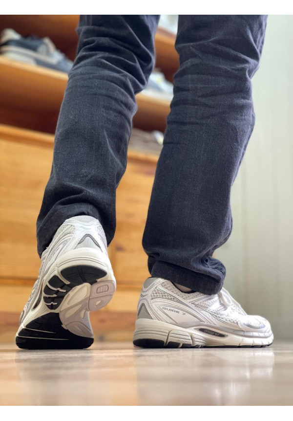 SAUCONY PROGRID GUIDE 7 WHITE BLACK