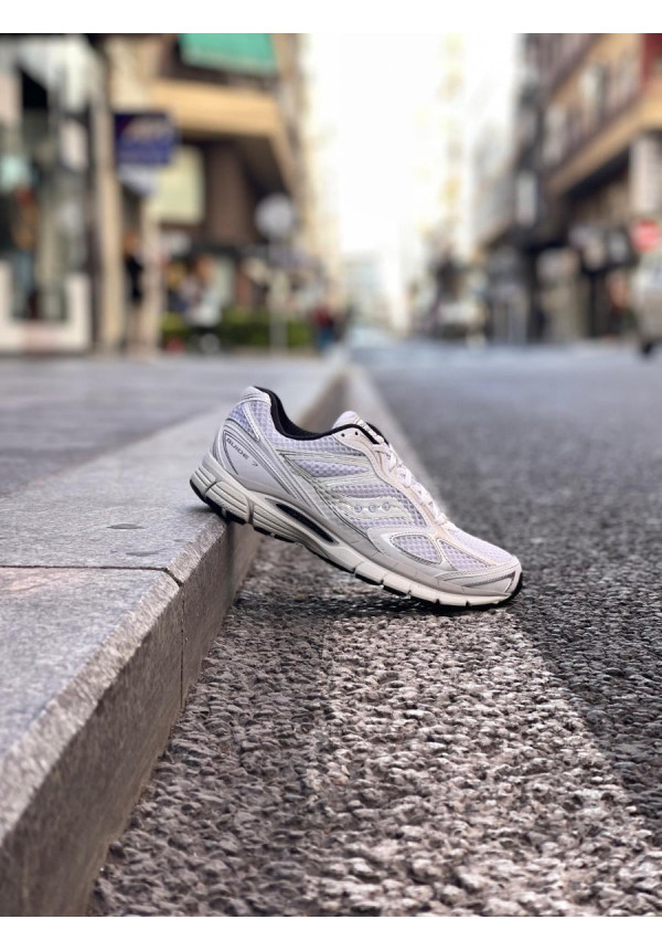 SAUCONY PROGRID GUIDE 7 WHITE BLACK