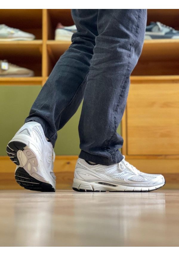 SAUCONY PROGRID GUIDE 7 WHITE BLACK