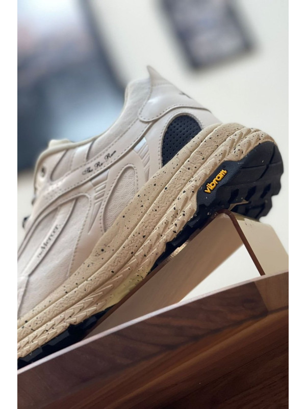 MERCER BRAND THE RE-RUN VIBRAM WHITE BLUE