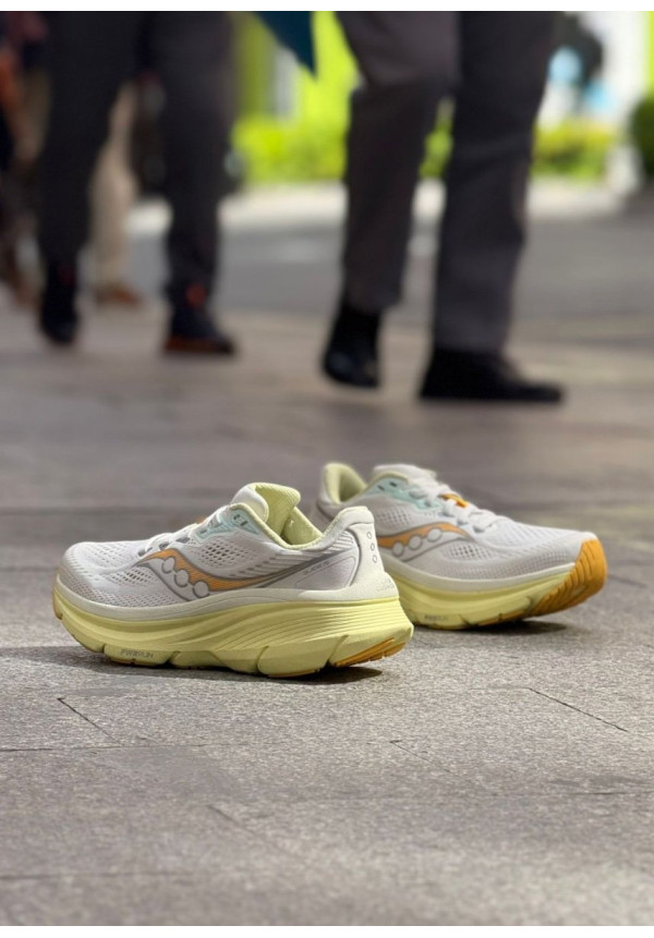 SAUCONY GUIDE 19 IVORY TENDER